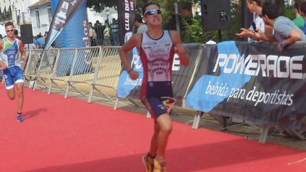 El triatleta cordobés Fran Ruiz gana en Marmolejo