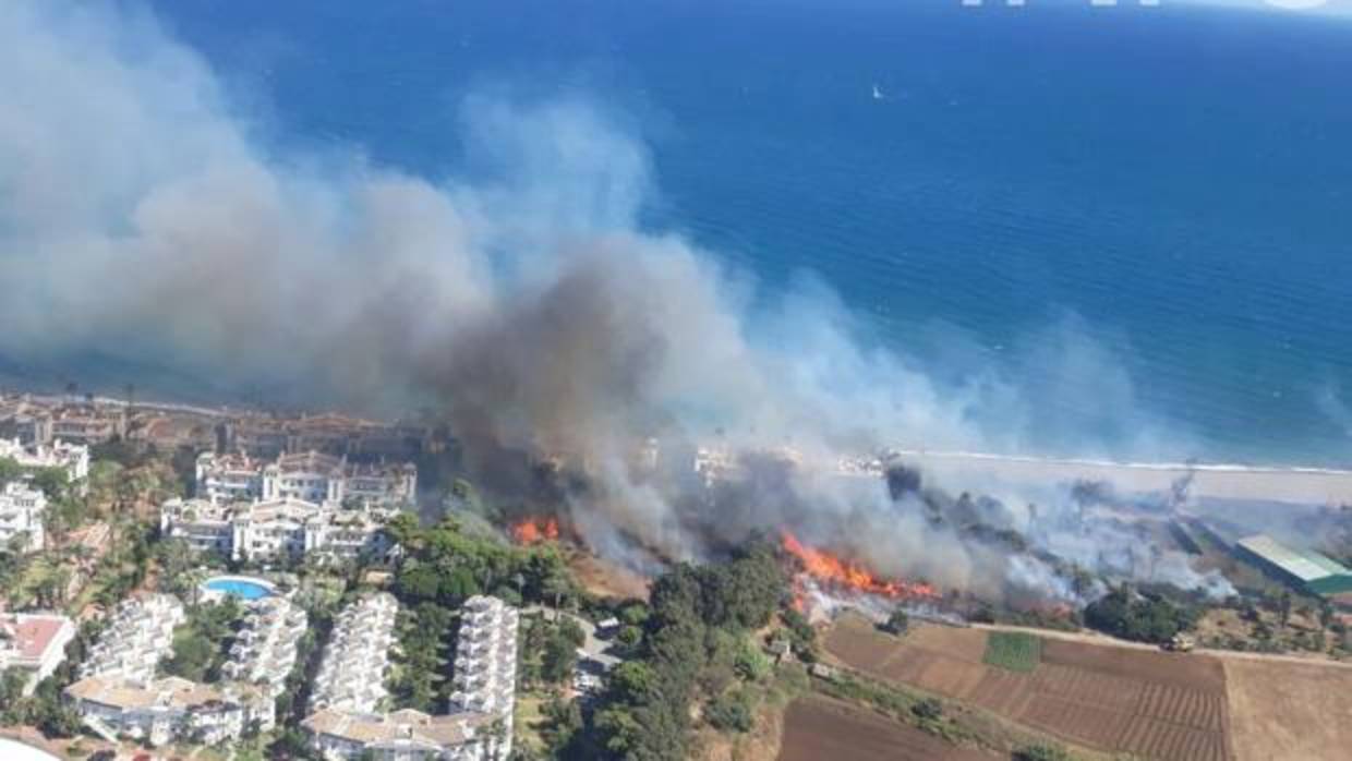 Imagen facilitada por Medio Ambiente del incendio de Estepona