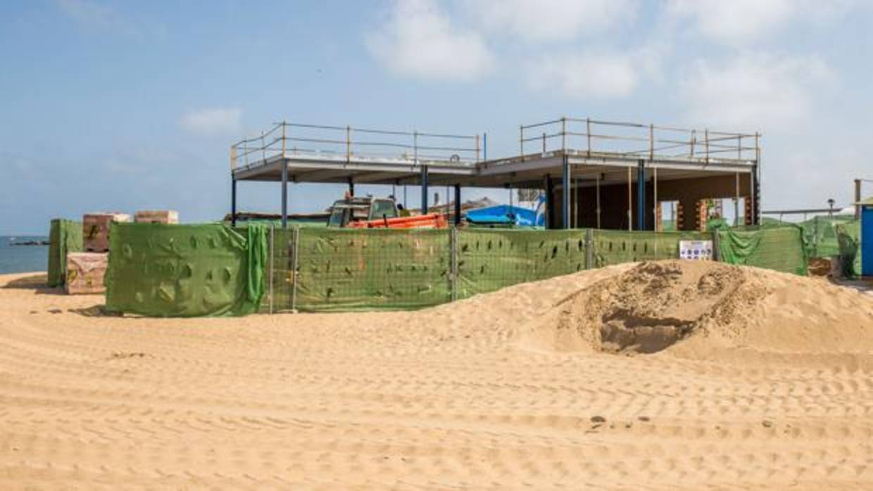 El polémico beach club en Punta Umbría