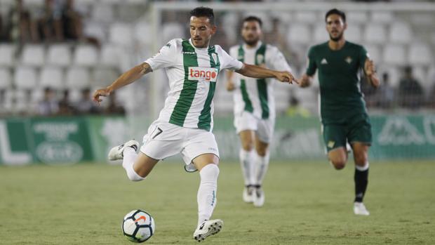 El Córdoba CF remonta al Extremadura UD y mantiene el pleno de victorias