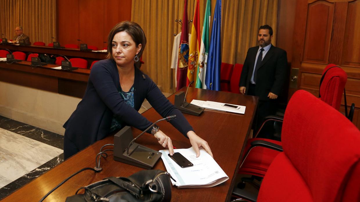 La alcaldesa Isabel Ambrosio durante un Pleno