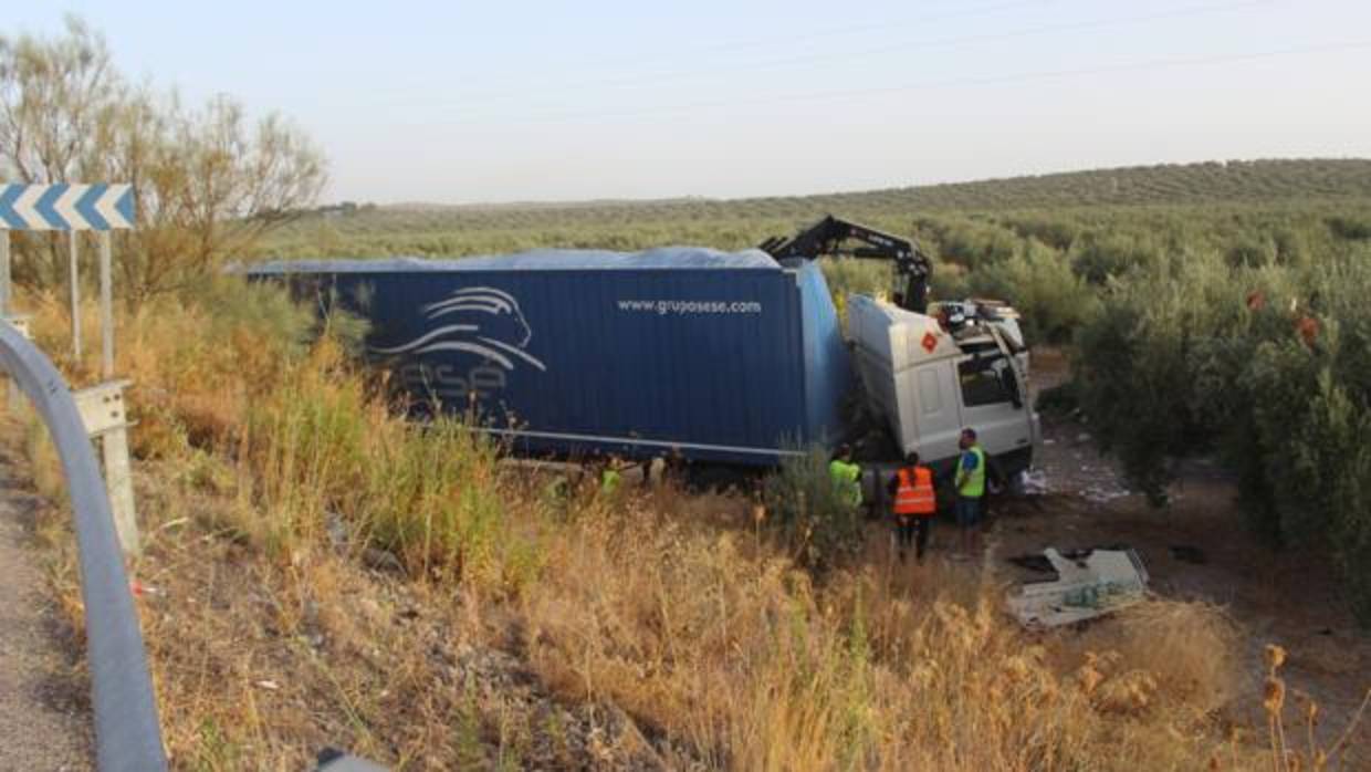 Camión accidentado esta madrugada