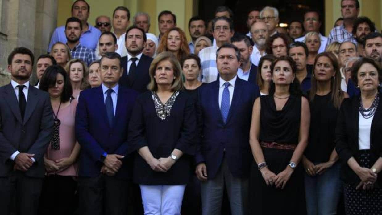 La presidente de Andalucía no acudió a la concentración en Sevilla, a la que sí fueron dos de sus consejeras