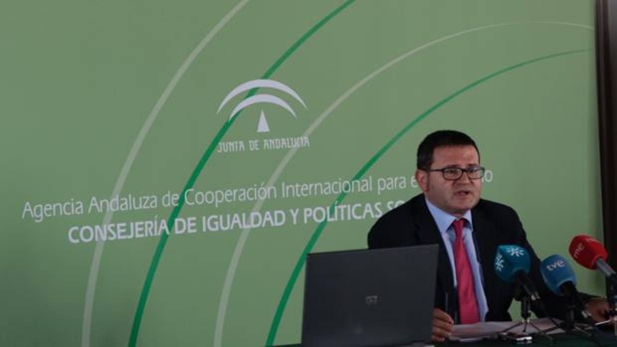 El director de la Agencia de Cooperación Internacional para el Desarrollo, Néstor Fernández, ayer