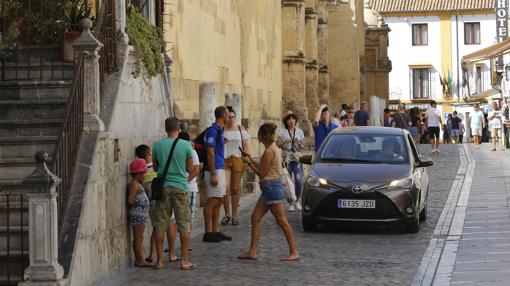 Calle Torrijos hacia Cardenal Herrero, en la zona de la Mezquita