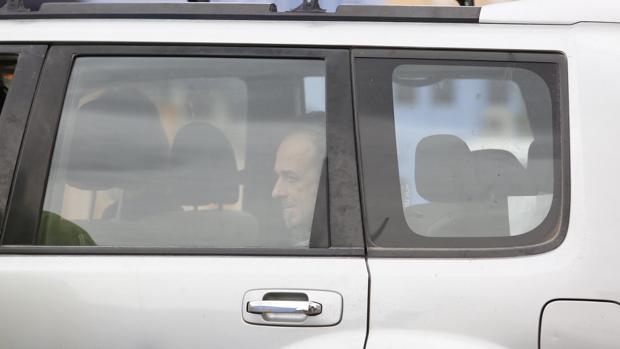 Expareja de Juana Rivas abandona con sus hijos la comandancia de la Guardia Civil de Granada