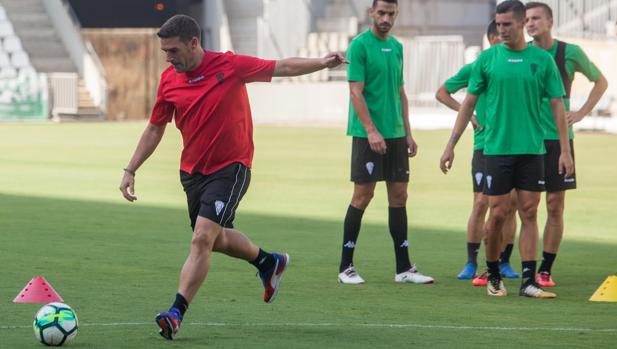 Luis Carrión, entrenador del Córdoba CF: «González me ha transmitido su preocupación y su cariño»