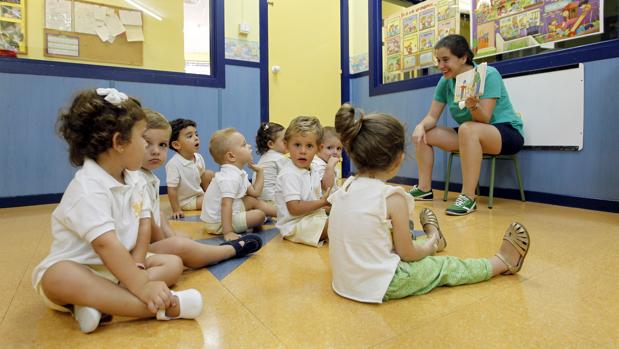 Unos 8.000 niños de Córdoba vuelven a la guardería entre la polémica del «decretazo» de la Junta