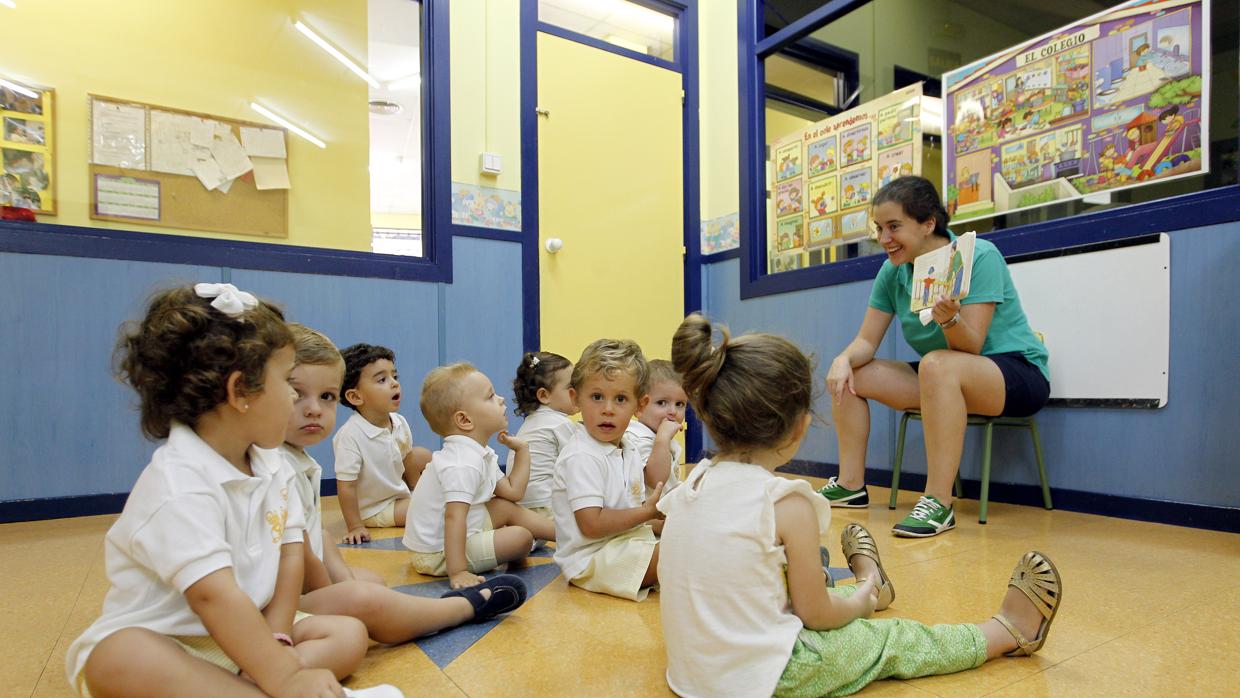 Niños de una escuela infantil en su primer día de «cole»