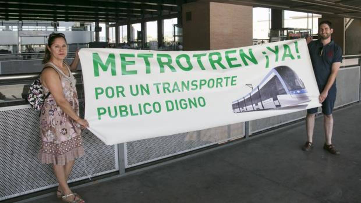 Miembros de la plataforma por el Metrotrén