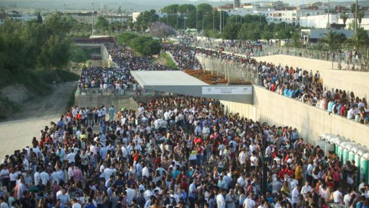 «Macrobotellón» en el recinto ferial de Córdoba Álvaro Carmona