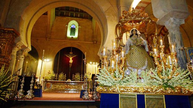 La espera de la Virgen del Socorro de Córdoba en la Catedral