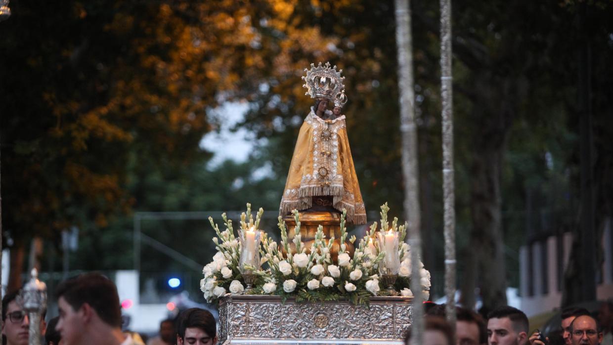 La Virgen de la Fuensanta, durante su traslado