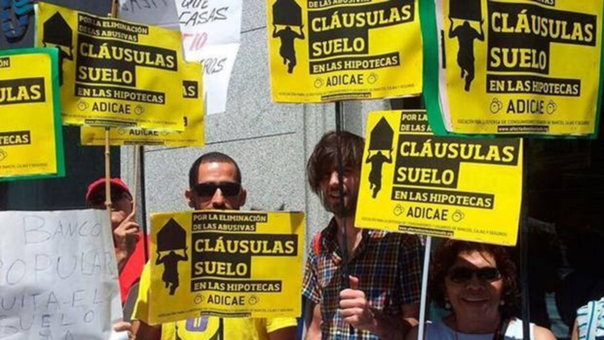 Protesta contra las cláusulas abusivas