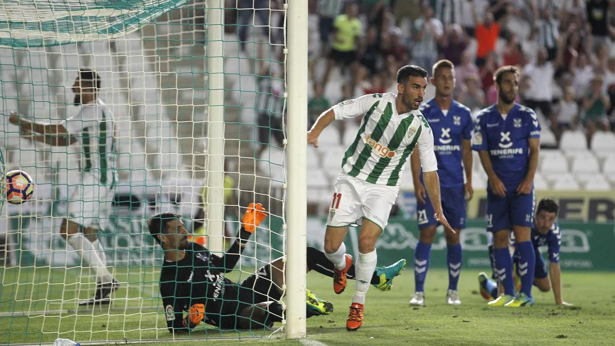 Alfaro celebra el gol del triunfo por 1-0 ante el Tenerife del curso pasado
