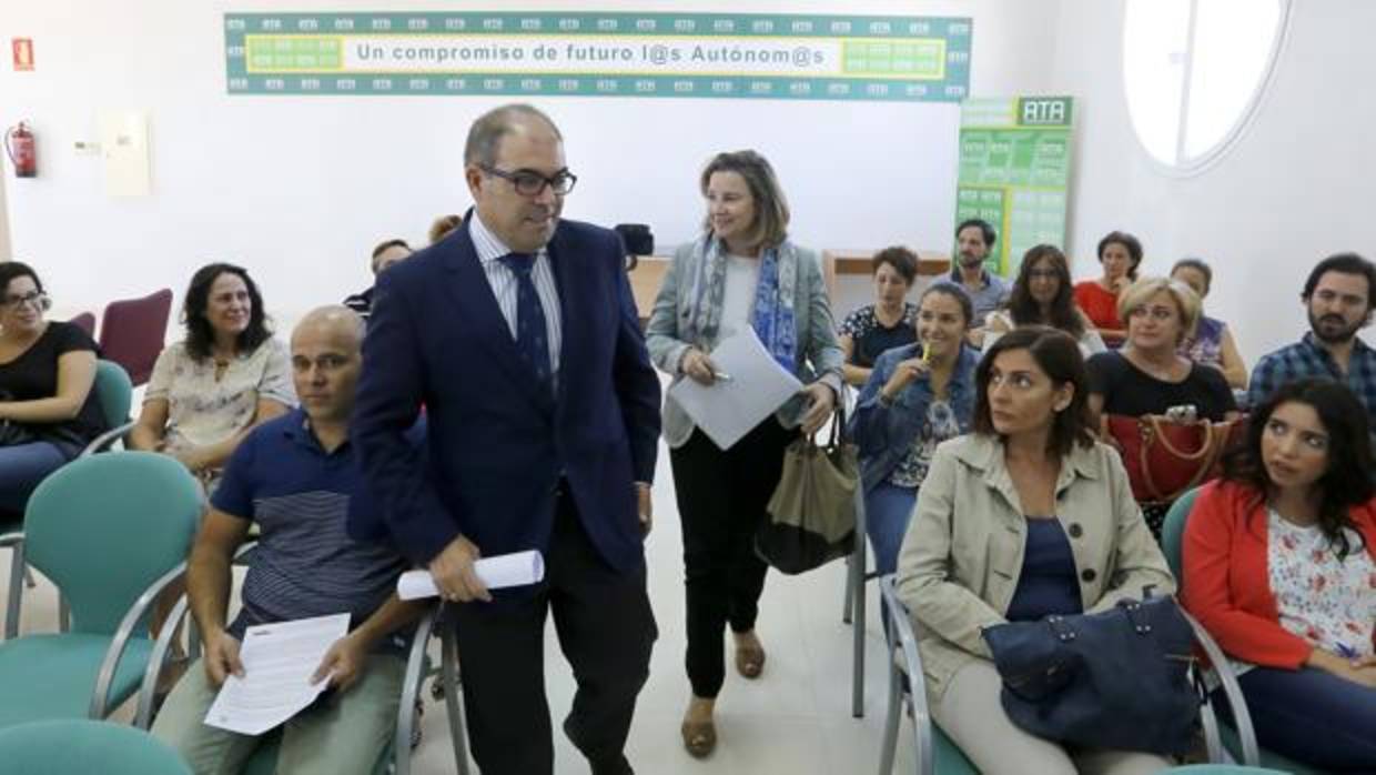 Lorenzo Amor y Ana Caballud en la nueva sede de ATA