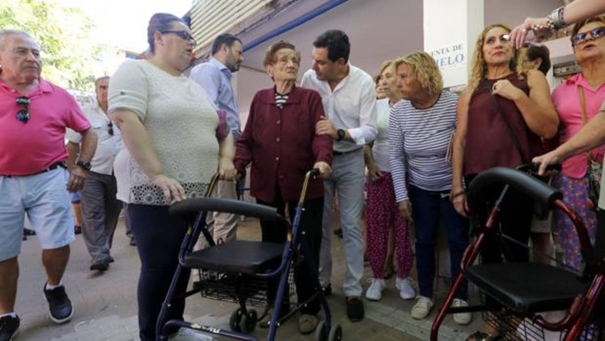 El presidente del PP-A habla hoy en la Fuensanta con vecinas afectadas por la falta de ascensores