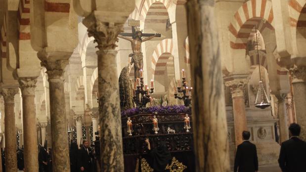 Cuando las hermandades de Córdoba pagaban por quedarse en la Catedral