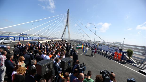 El nuevo puente de «La Pepa» logra reducir el tráfico en el Carranza hasta en un 45 por ciento