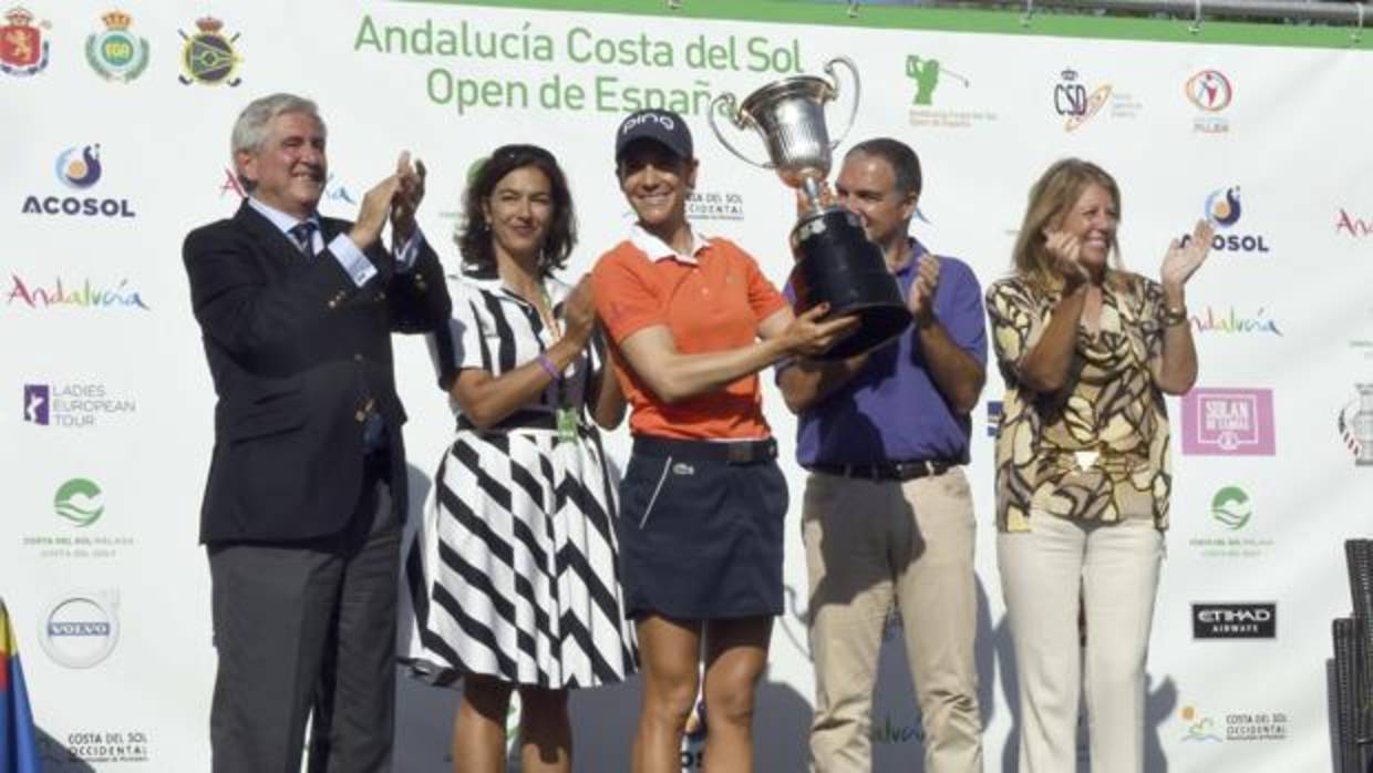 Muñoz recoge el trofeo del Open de España