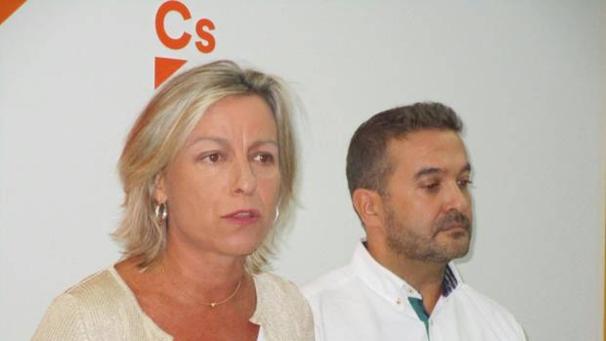 Isabel Albás junto a Marcial Gómez