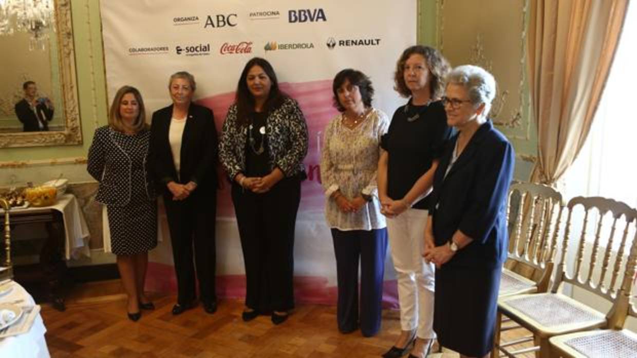 Beatriz Codes, Concha García, María Dolores Cruz, Salud González, Adelaida Bordés y María Dolores Moreno