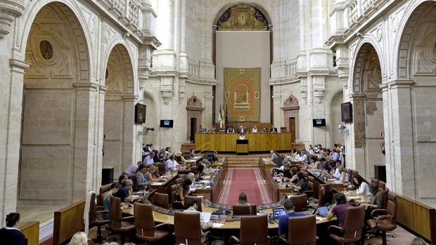 Los grupos políticos elegirán a los letrados del Parlamento andaluz por primera vez