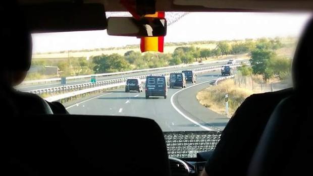 Policías nacionales y agentes de la Guardia Civil de Córdoba marchan a Cataluña por el referéndum