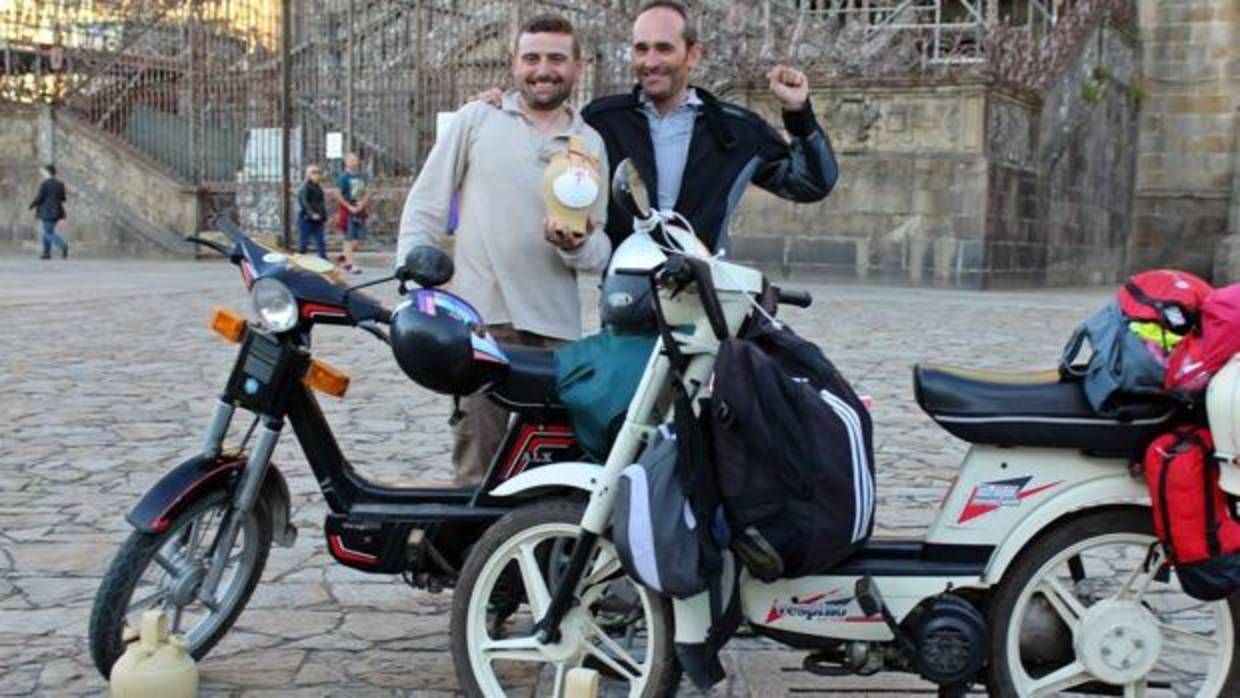 Los dos «peregrinos» que llevaron el botijo de La Rambla a Santiago de Compostela