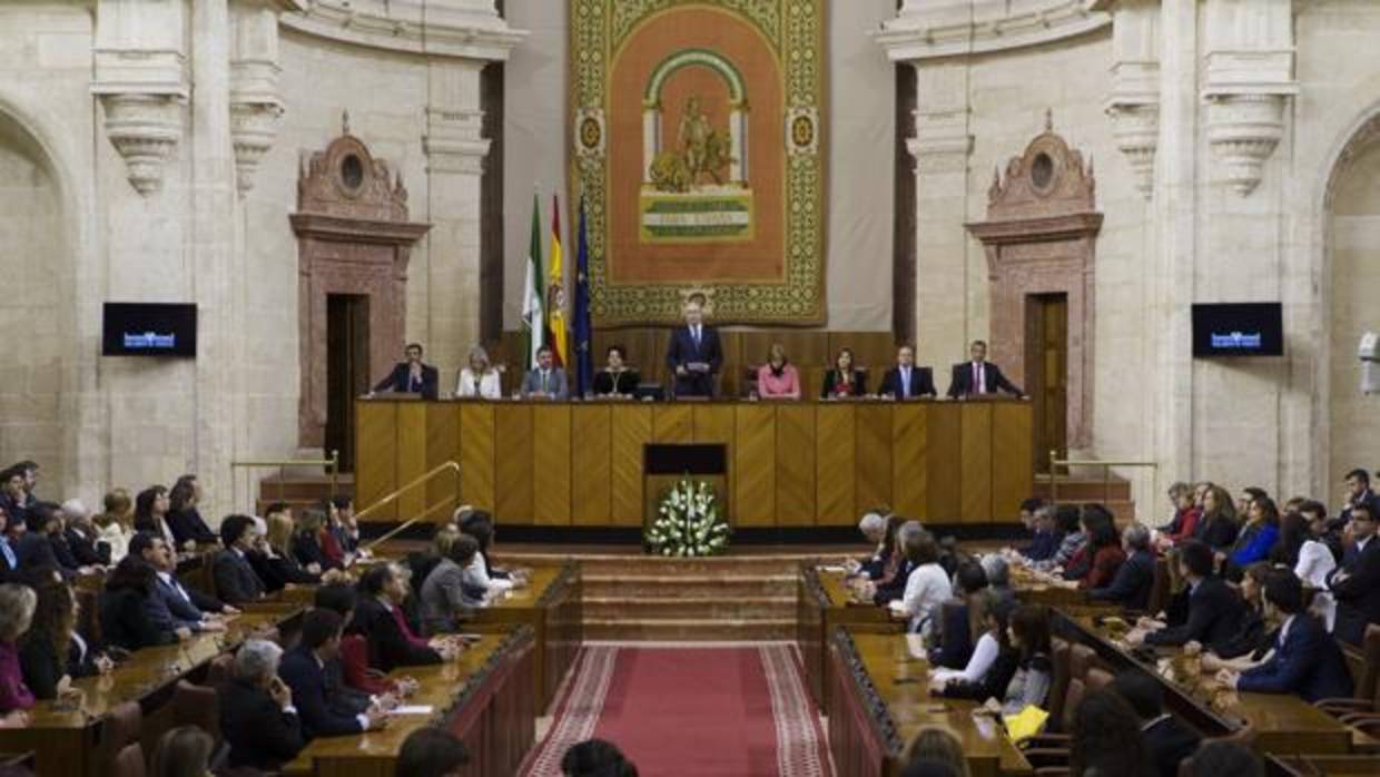 Una de las sesiones del Parlamento andaluz