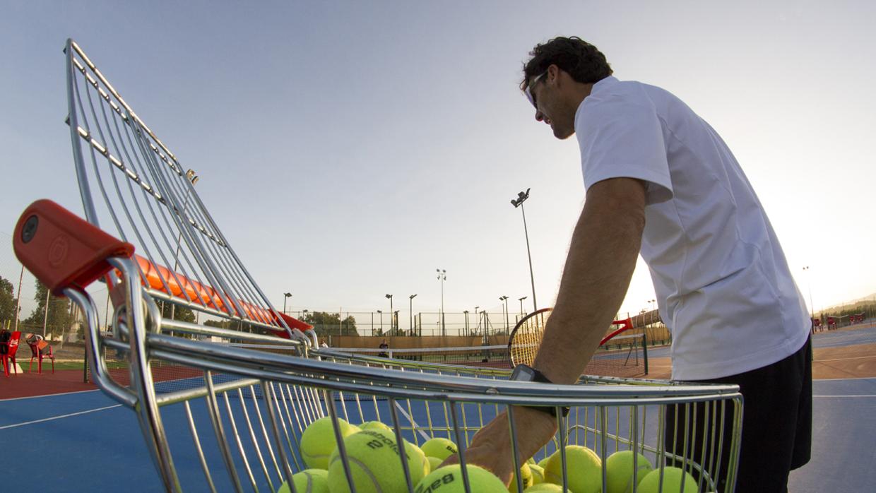 El tenis es una de las actividades que ofrece la Universidad de Córdoba