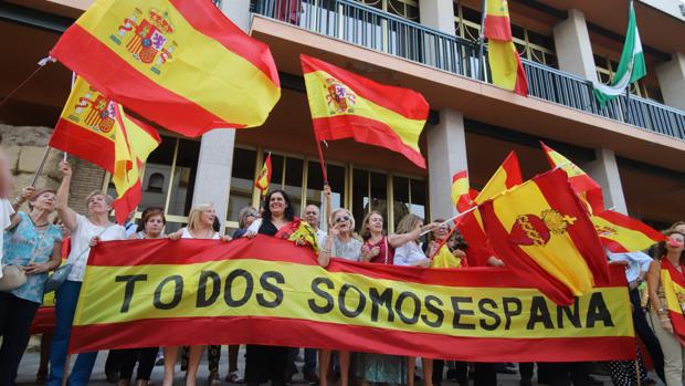 Una concentración frente al Ayuntamiento de Córdoba para decir que «Todos somos España»