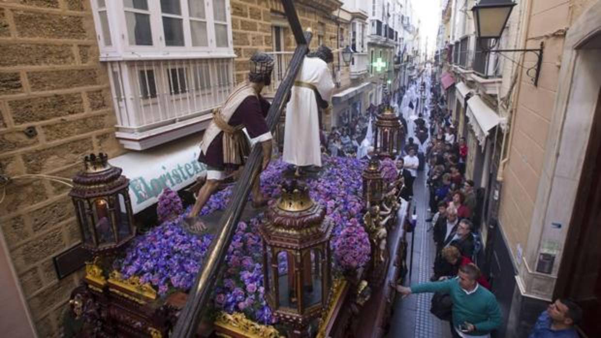 El Nazareno Blanco, bajando por San Francisco.