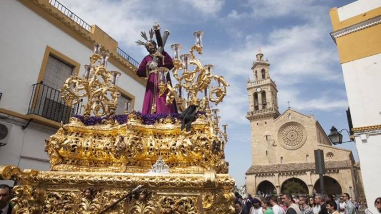 Nuestro Padre Jesús del Calvario, sobre su paso procesional