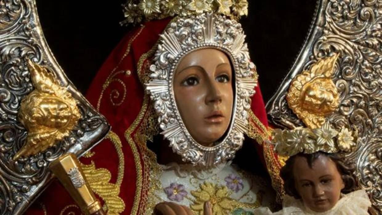 Preparativos para el acto de coronación de la Virgen de la Cabeza de El Carpio