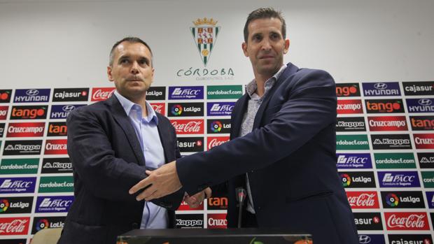 Juan Merino, entrenador del Córdoba CF: «El objetivo es salir del descenso y estar lo más cómodos posible»