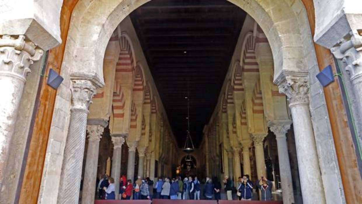 Vista del interior de la Catedral desde la segunda puerta