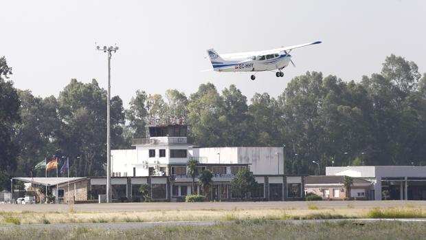 AENA no da fecha para poner en marcha el sistema de información aeronáutica en Córdoba