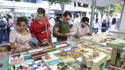 Uno de los puestos de la Feria del Libro de Ocasión