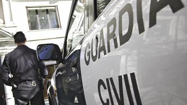 Un agente de la Guardia Civil