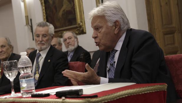 Felipe González pide que estas Navidades consumamos productos catalanes