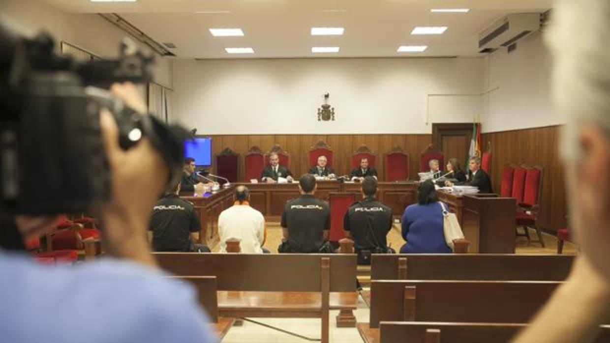 Los dos acusados durante el juicio en la sección terecera de la Audiencia