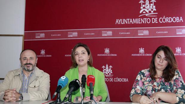 La alcaldesa de Córdoba arropa a los evangélicos pero planta a los jóvenes cofrades de toda España