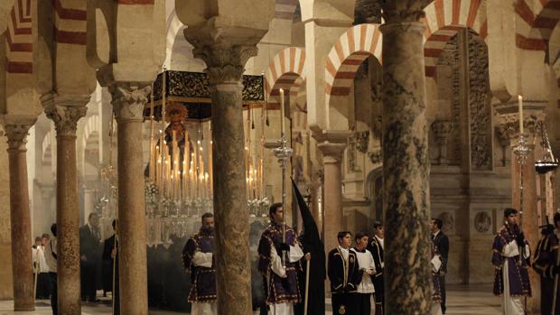 Los hermanos aprueban el diseño del nuevo paso del Cristo de la Expiración