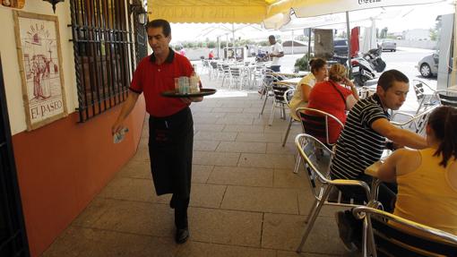 Camarero es la segunda ocupación que más contratos genera en Córdoba