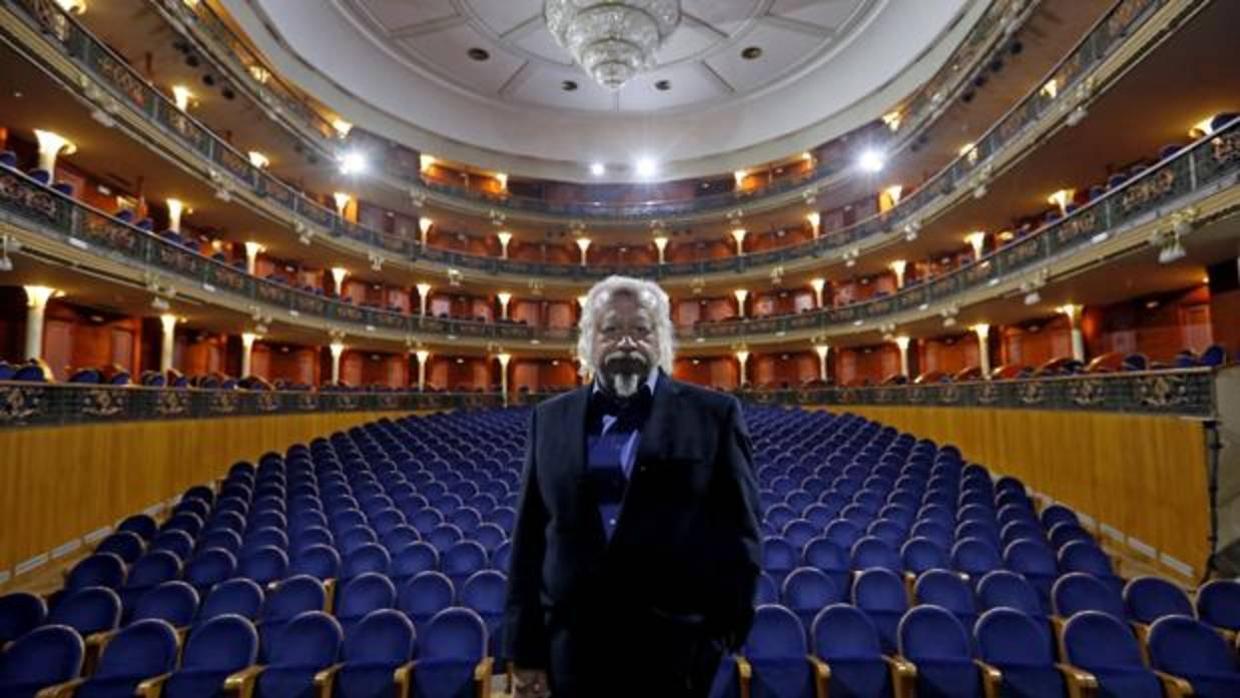 Juan Echanove sobre el escenario del Gran Teatro de Córdoba