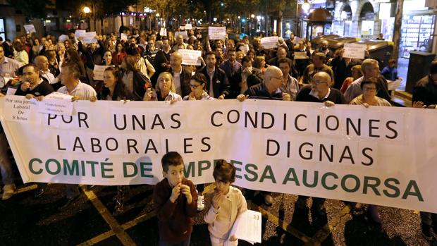 El cogobierno de Córdoba intenta parar la huelga de Aucorsa con una mesa de negociación