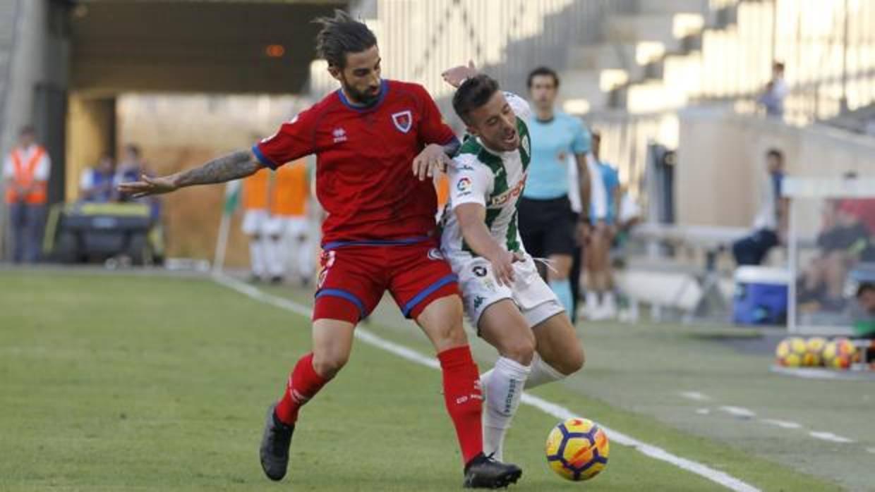 Dani Pinillos durante el choque celebrado entre el Córdoba y el Numancia