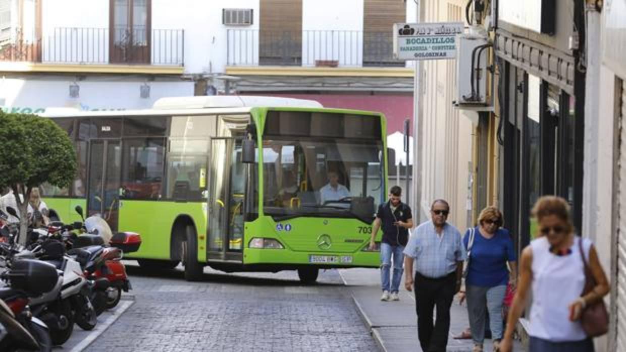 Un autobús en Alfonso XIII