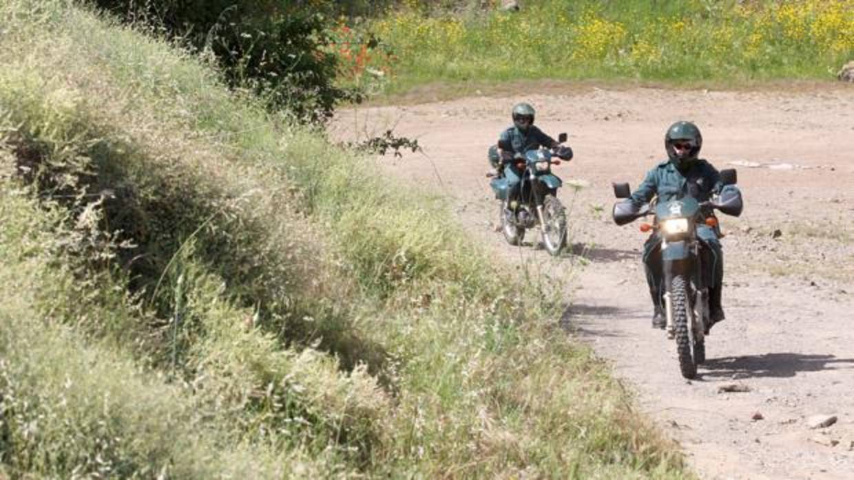 Dos agentes del Seprona en la provincia de Córdoba